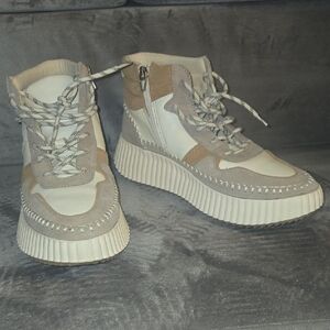 Dolce Vita Women's Cream and Gray Sneakers